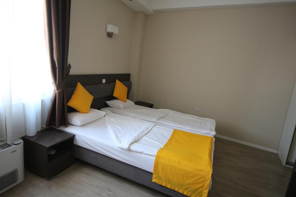 Opera House Hotel Skopje Exterior photo