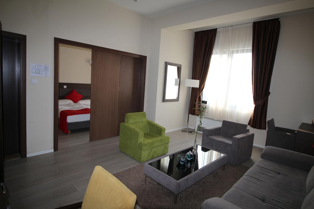 Opera House Hotel Skopje Exterior photo