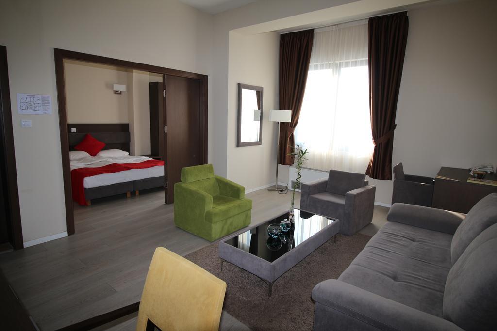 Opera House Hotel Skopje Exterior photo