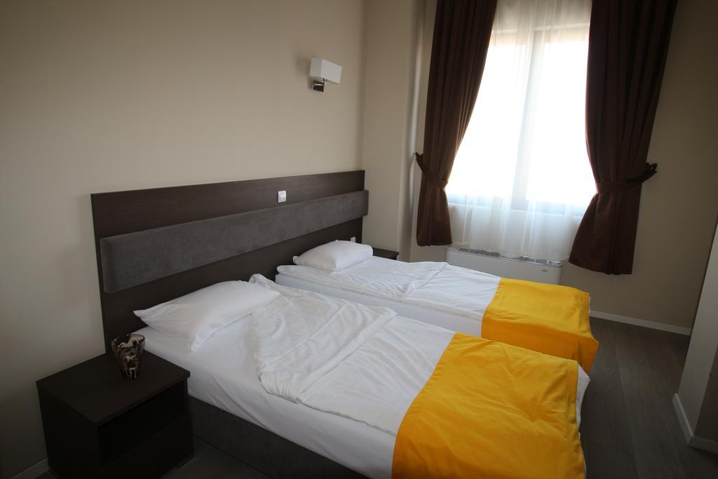 Opera House Hotel Skopje Exterior photo